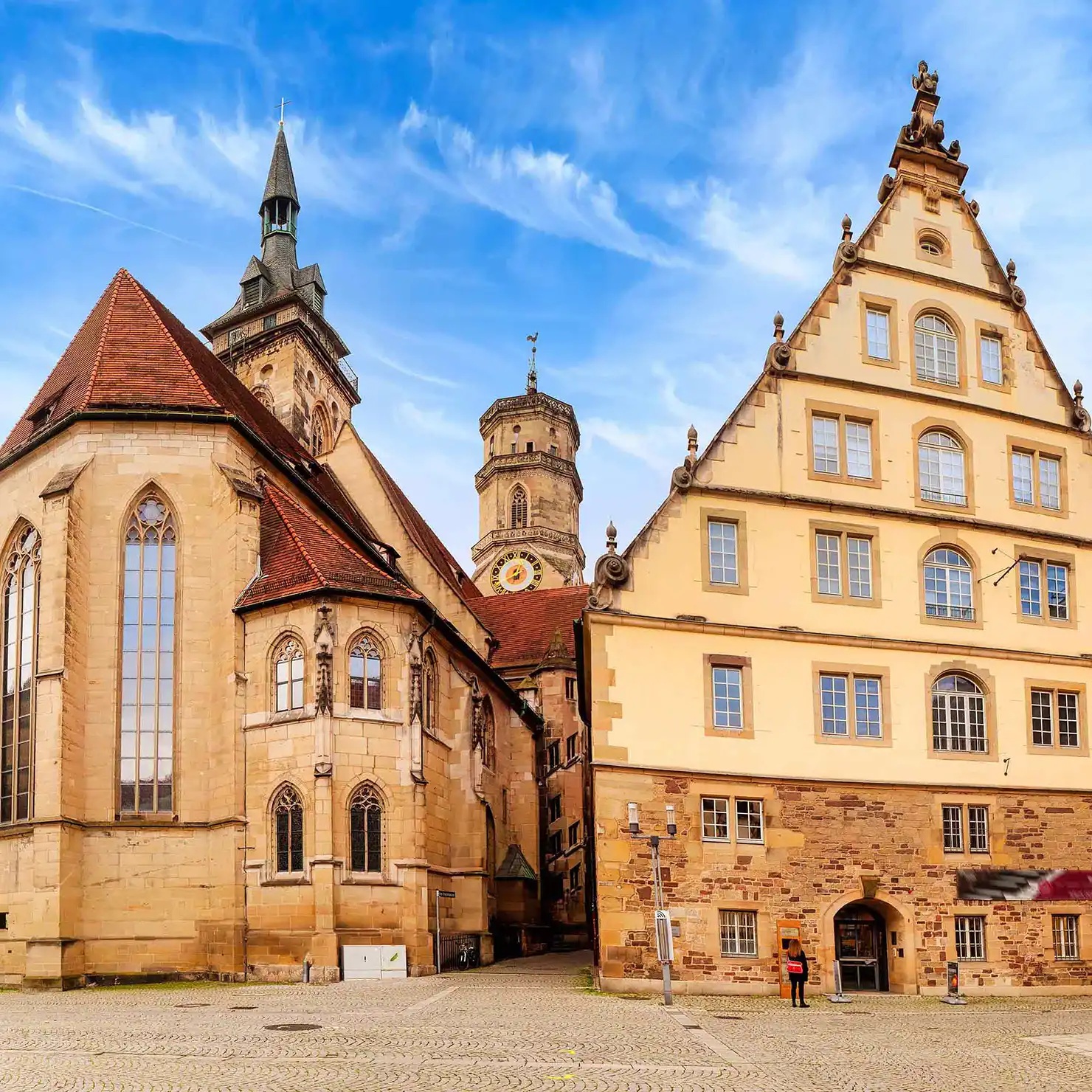 Historische Architektur in Stuttgart Historisches Gebäudeensemble in Stuttgart mit Kirche und Fachwerkarchitektur